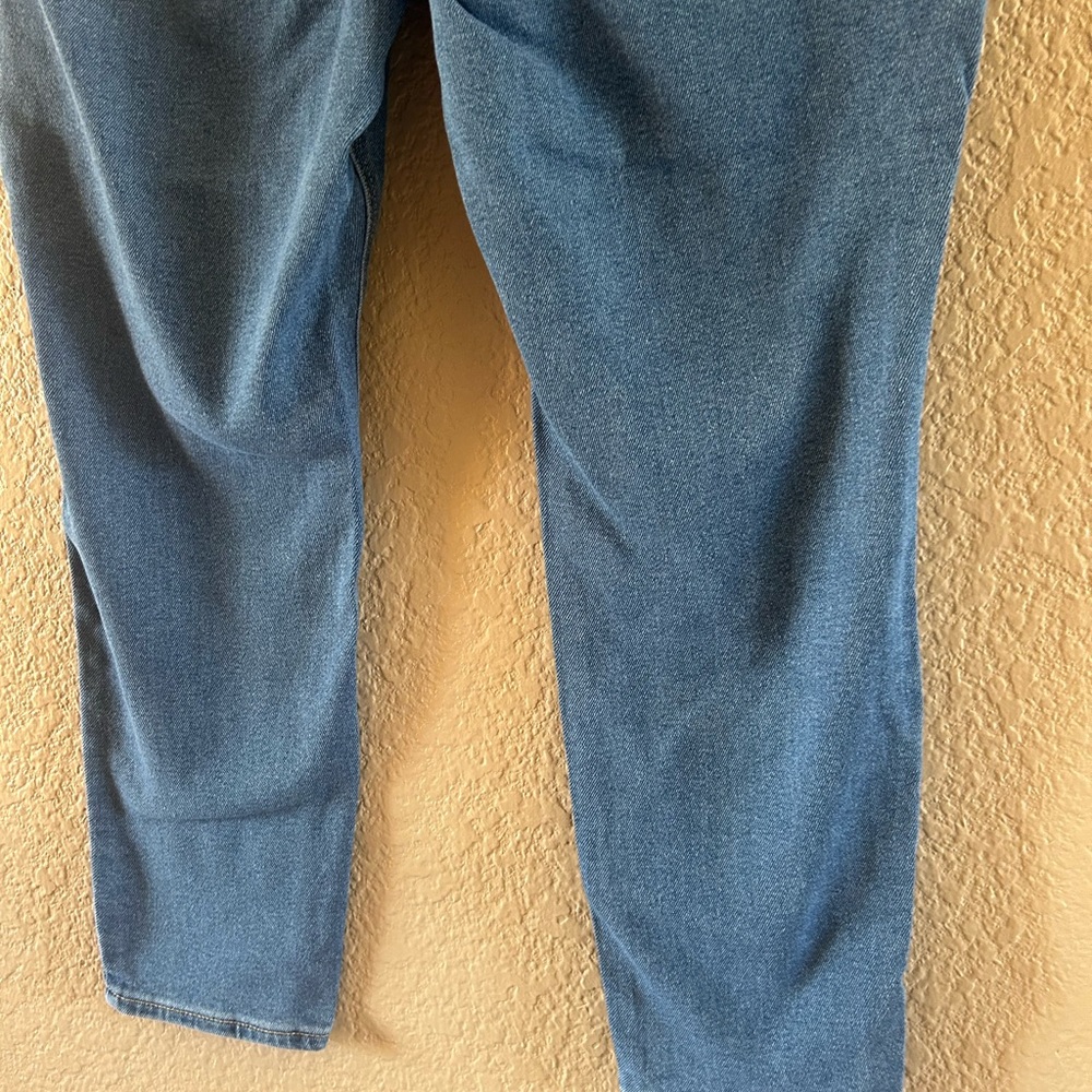 Old Navy Rockstar Super Skinny Jeans - Picture 7 of 9